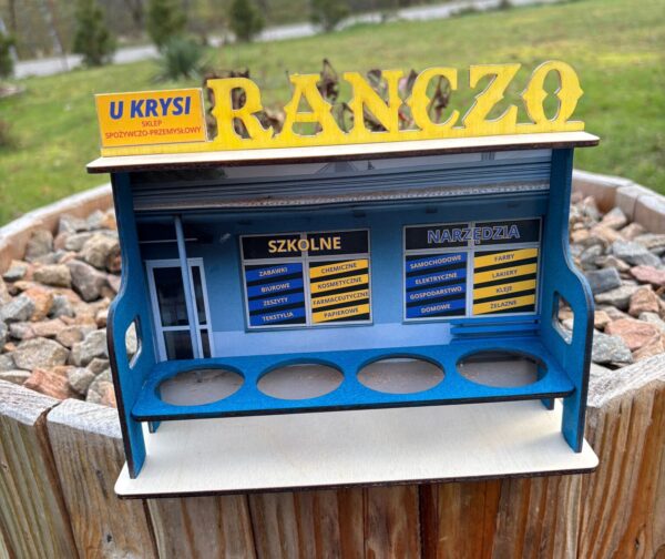 Miniaturka kultowej ławeczki – dekoracja handmade