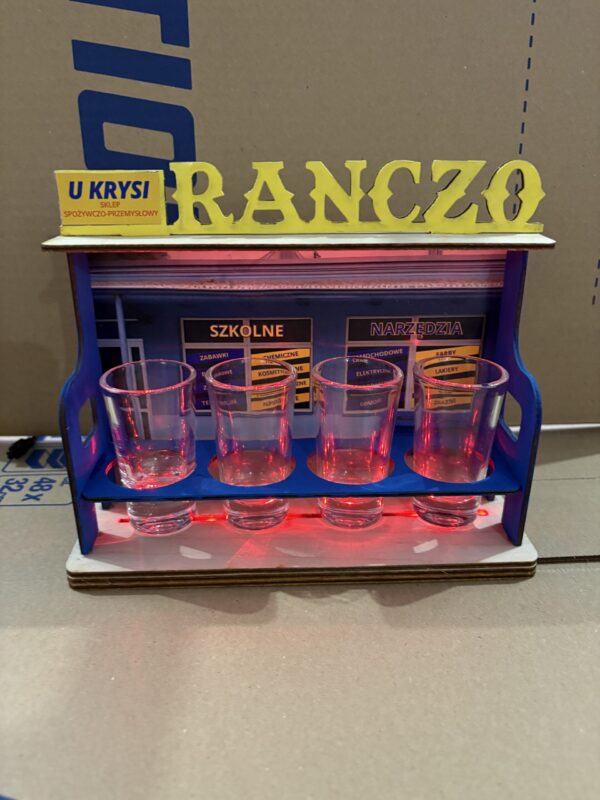 Miniaturka kultowej ławeczki – dekoracja handmade