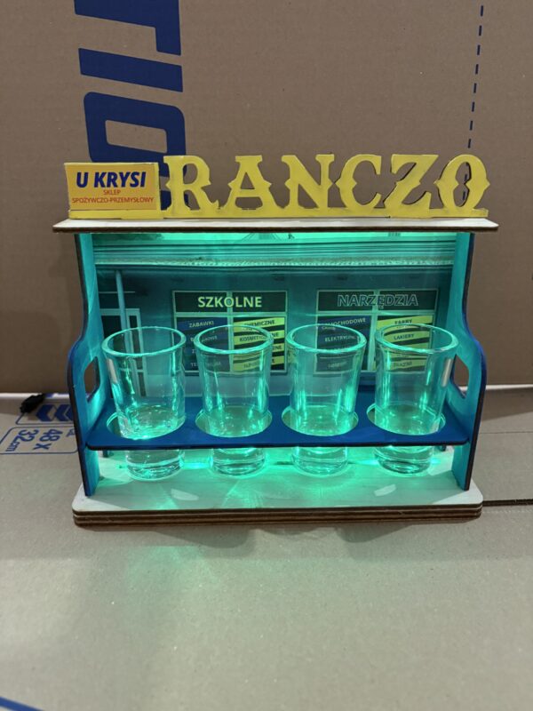 Miniaturka kultowej ławeczki – dekoracja handmade