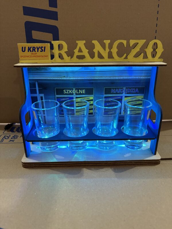 Miniaturka kultowej ławeczki – dekoracja handmade